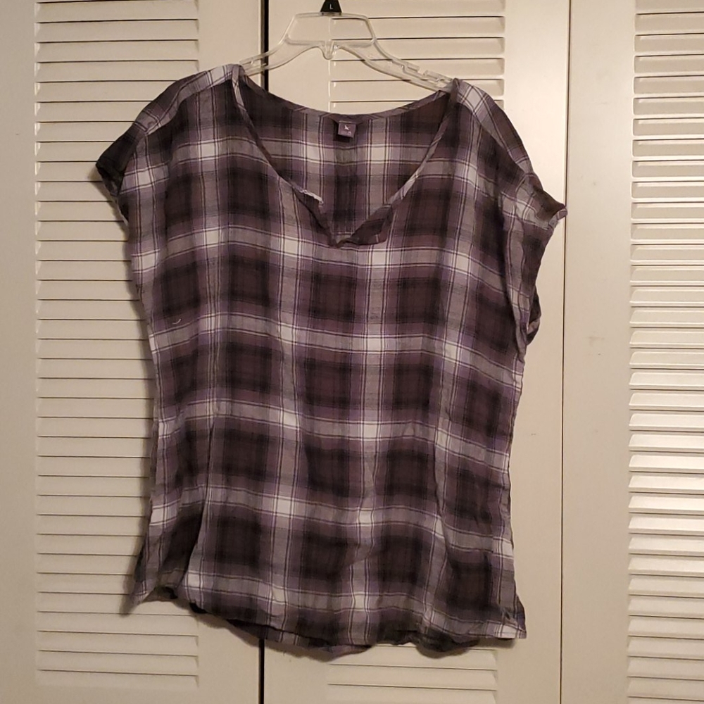 Short sleeve plaid shirt